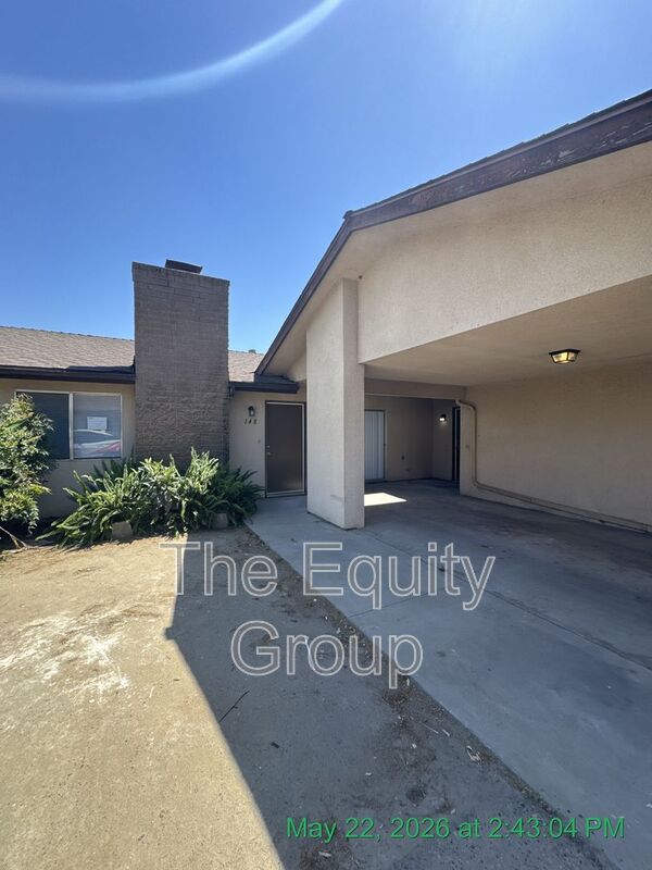 Visalia House: 148 South Peppertree Street