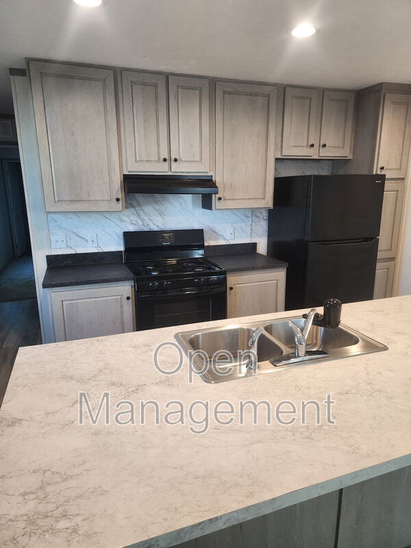 Huxley House: 511 East 1st Street