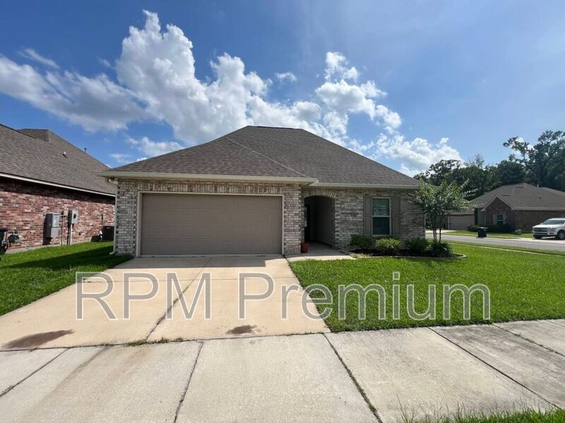 Baton Rouge House: 7108 Kenilworth Crossing Ave