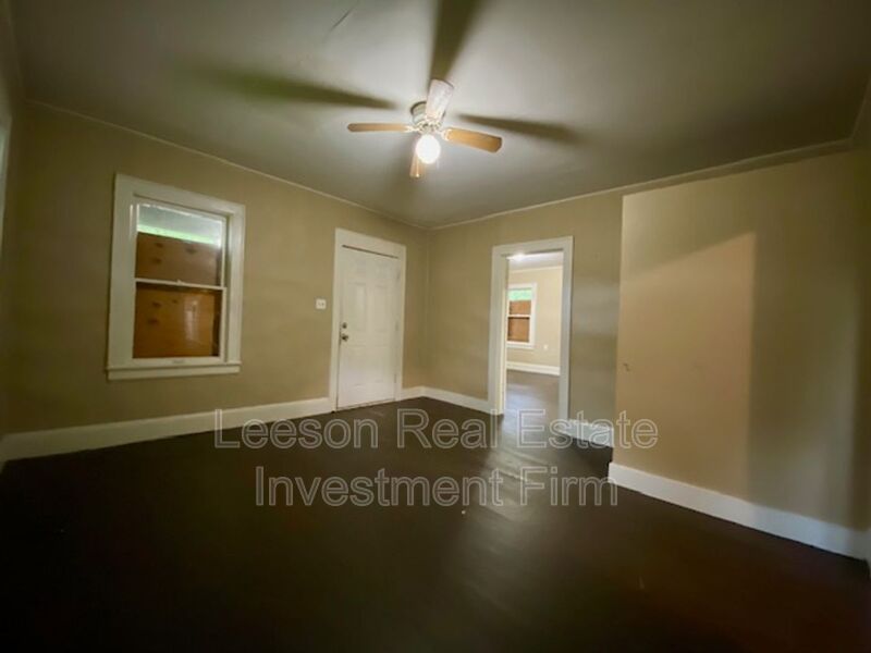 Shreveport House: 636 West 72nd Street