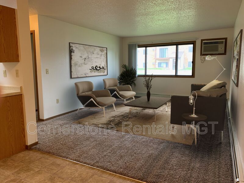 West Fargo House: 1401 14th Ave E