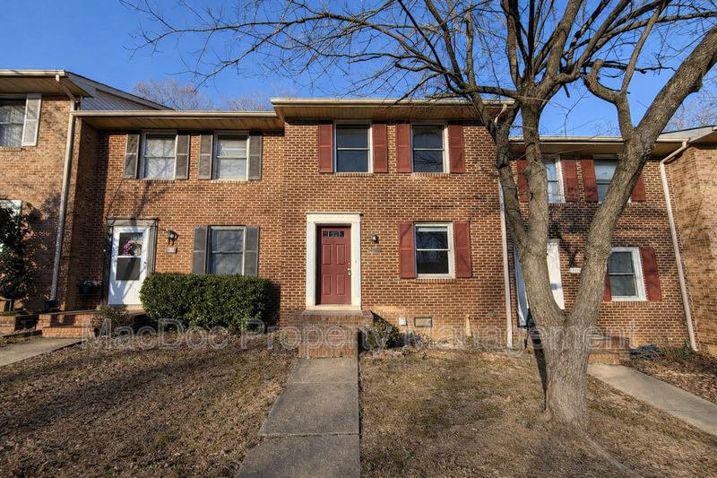 Fredericksburg Townhome: 200 Farrell Lane