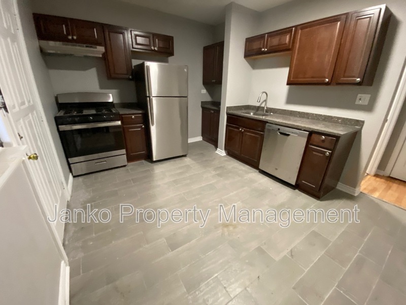 Chicago Condo: 2916 W 64th St