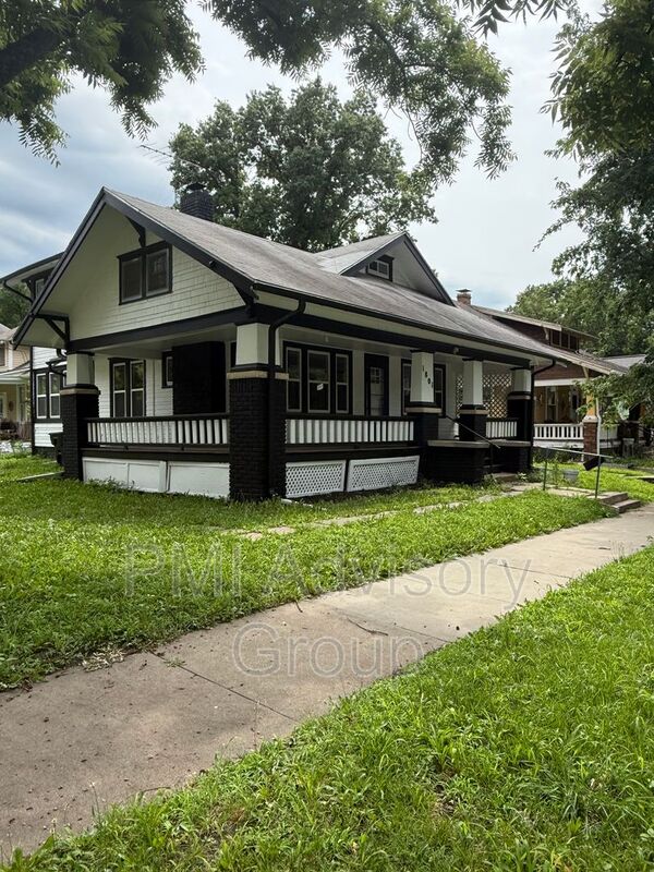 Topeka House: 1801 SW Huntoon St