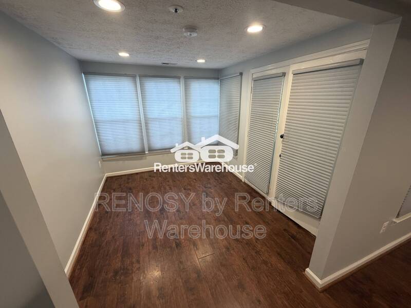 Edgewood House: 907 Woodbridge
