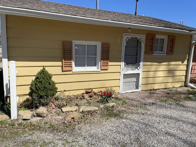 Silver Lake House: 308 Chestnut St