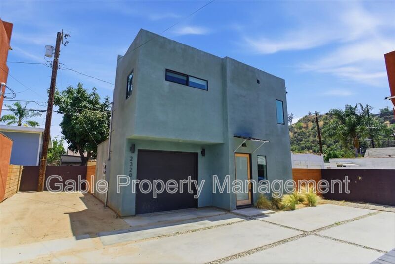 Los Angeles Townhome: 2320 Fernleaf St.