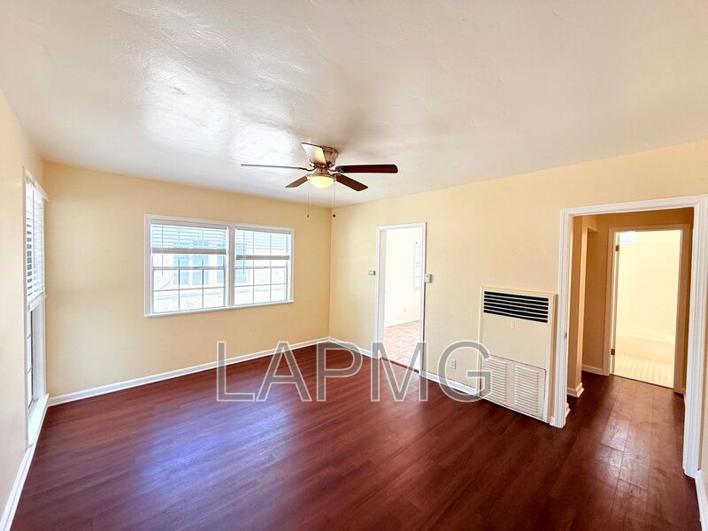 Los Angeles House: 4080-4084 Leimert Blvd