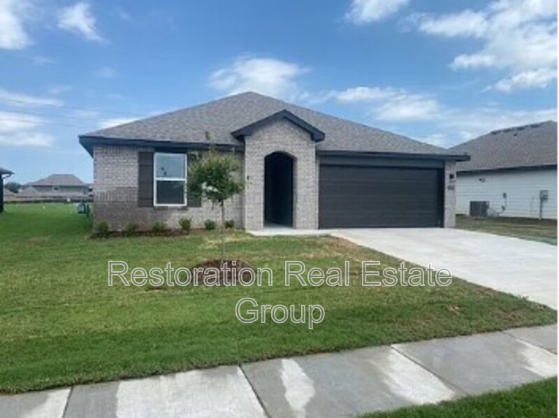 Broken Arrow House: 413 S 85th Street