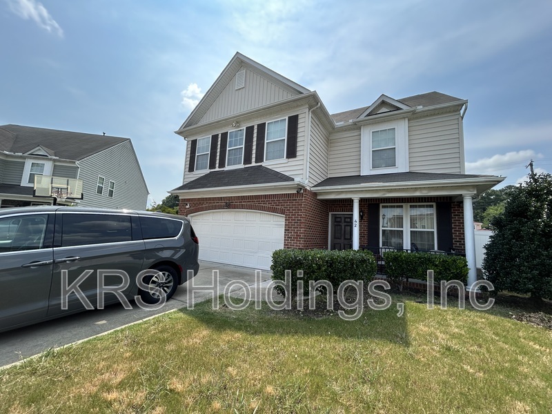 Hampton House: 42 Ravenscroft Ln
