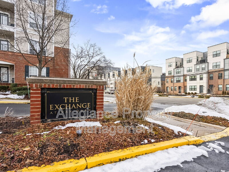 Alexandria House: 4852 Eisenhower Ave