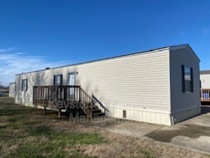 Oak Grove House: 703 Trevor Lane