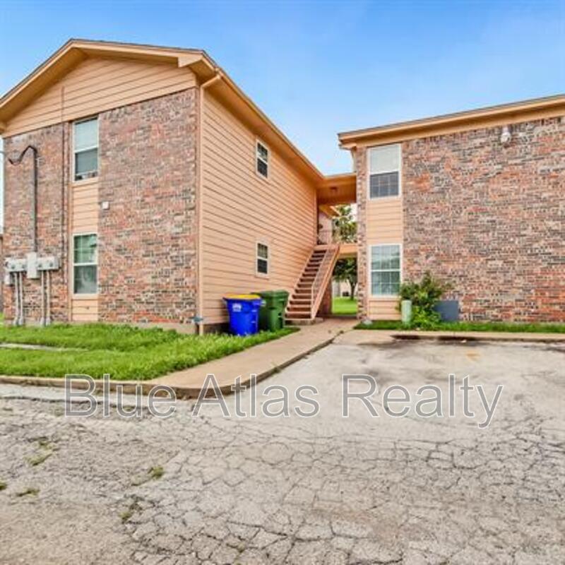 White Settlement Condo: 8030 Cambridge Circle - A