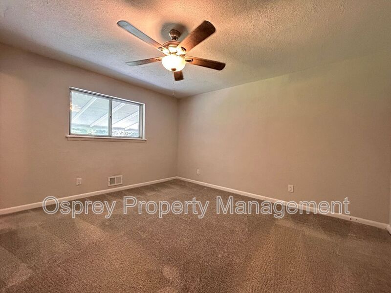 Charming 3-Bedroom Home with Bonus Room & Spacious Yard