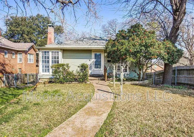 Denison House: 1113 W Walker