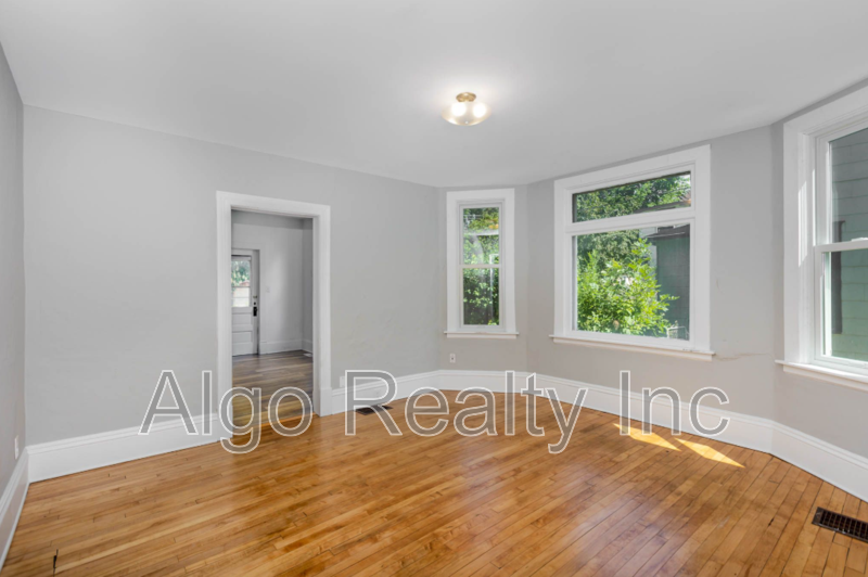 Minneapolis Condo: 3449 Snelling Avenue - Unit 3451