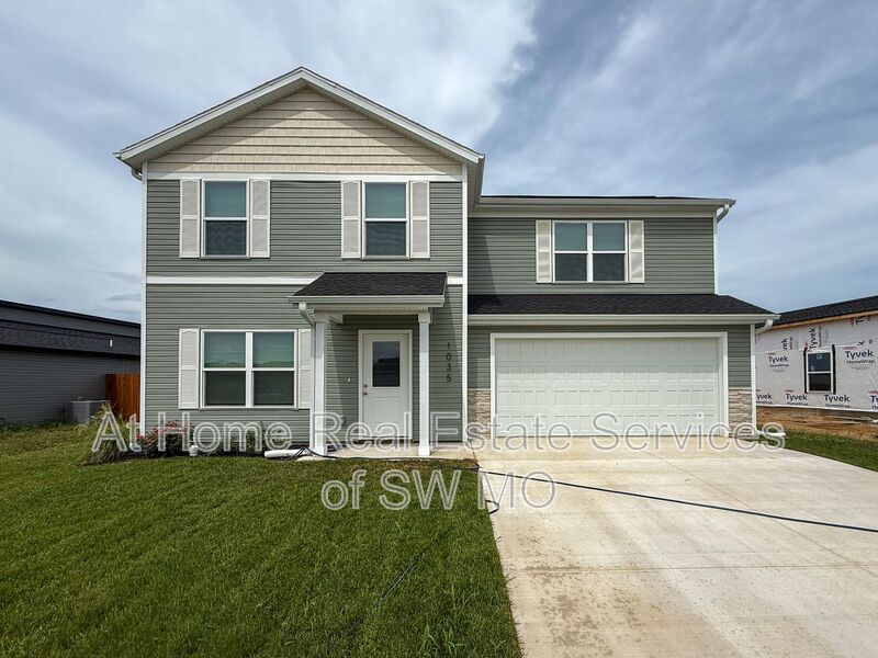 Rogersville House: 1035 W Madison Dr