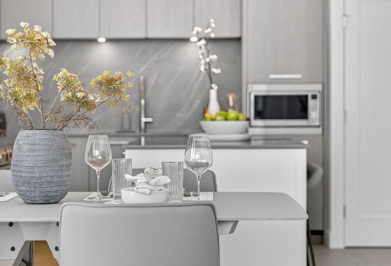 Kelowna Condo: 3389 Lakeshore Rd