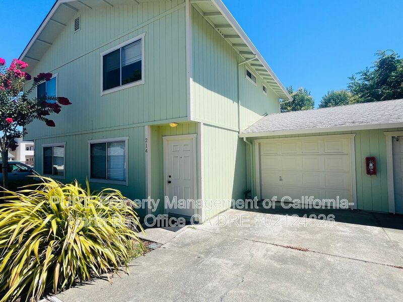 Ukiah House: 214 Main Cir