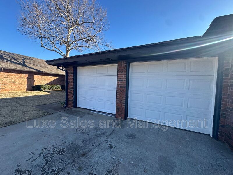 Oklahoma City House: 9904 Larkspur Lane