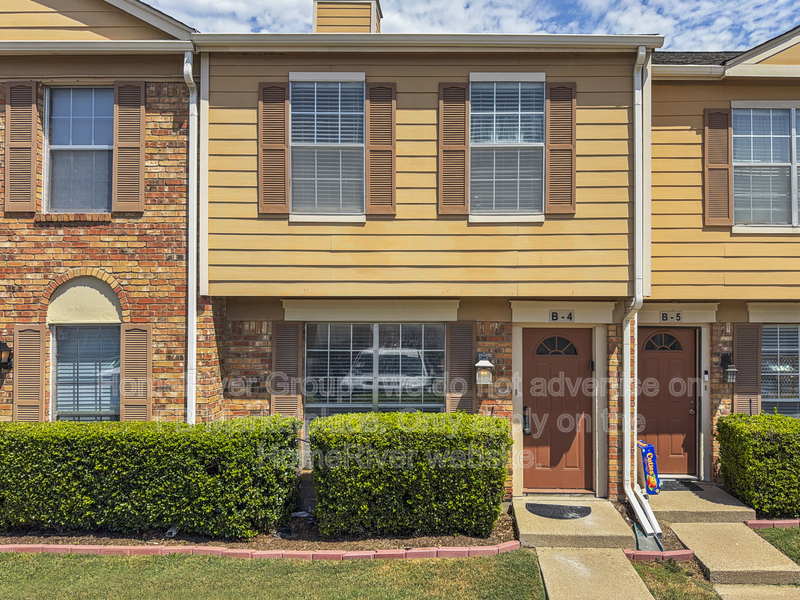 Plano Townhome: 2400 Jupiter Rd