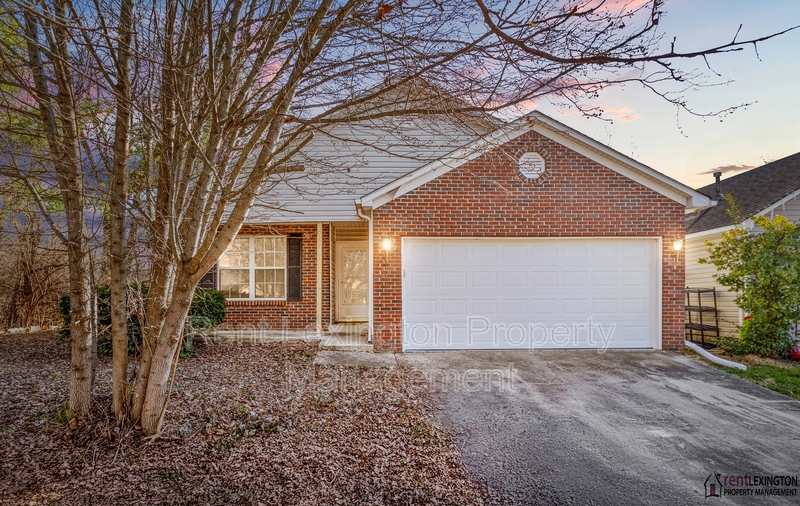 Lexington House: 116 Pleasant Ridge Way