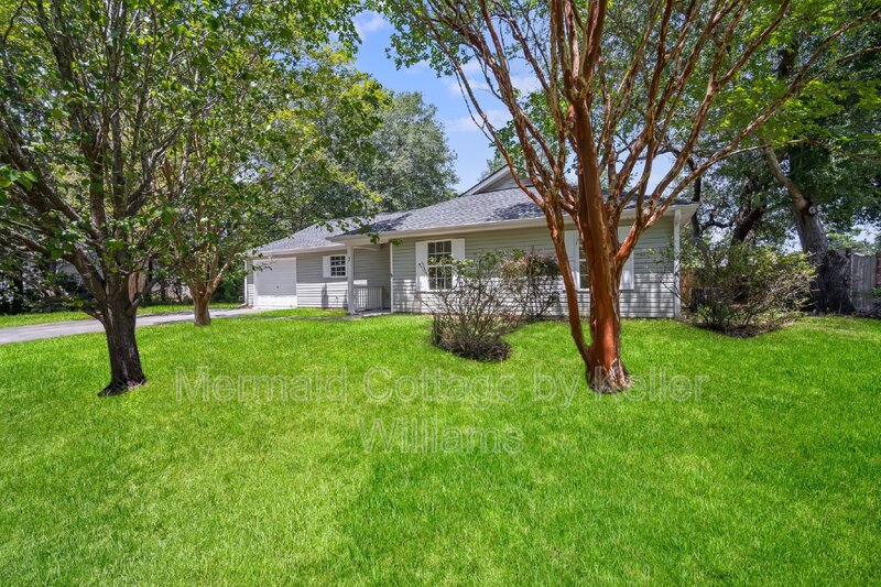 Beaufort House: 7 Grandiflora Lane