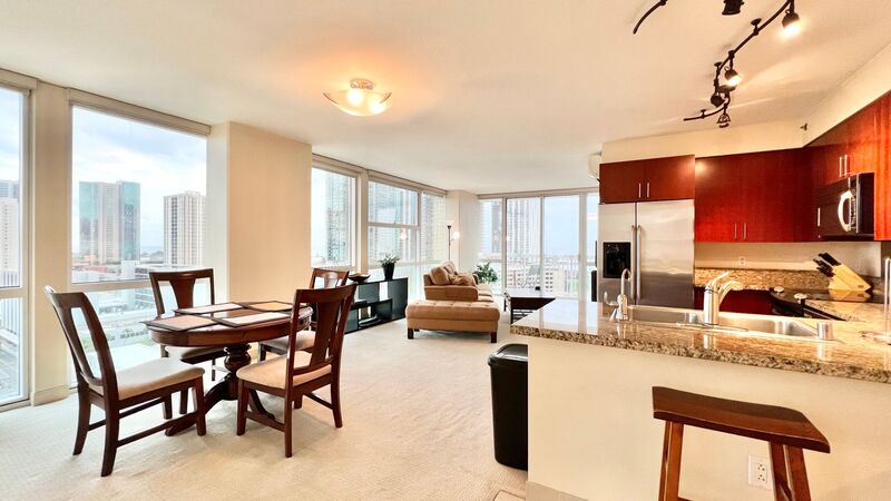 Honolulu Condo: 909 Kapiolani Blvd.