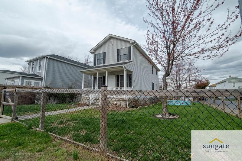 Dundalk House: 123 Center St