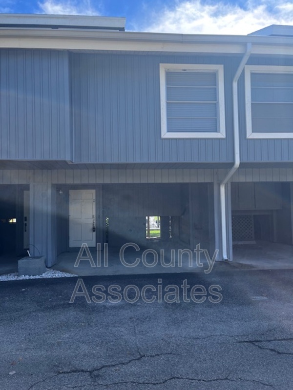 Tarpon Springs Townhome: 200 Meres Blvd