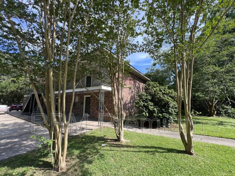 Zachary Condo: 4133 Lee St