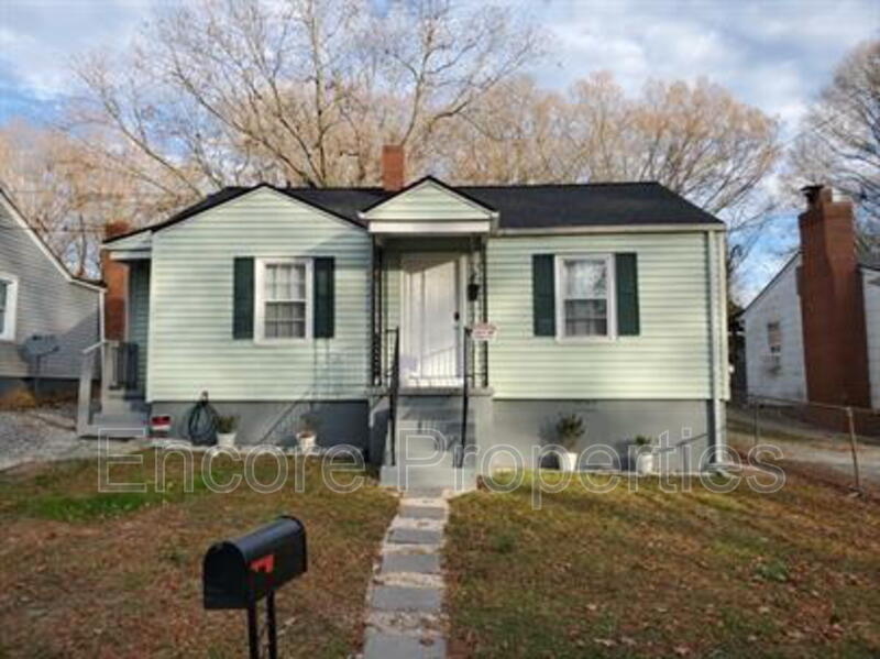 Greensboro House: 402 Shaw Street