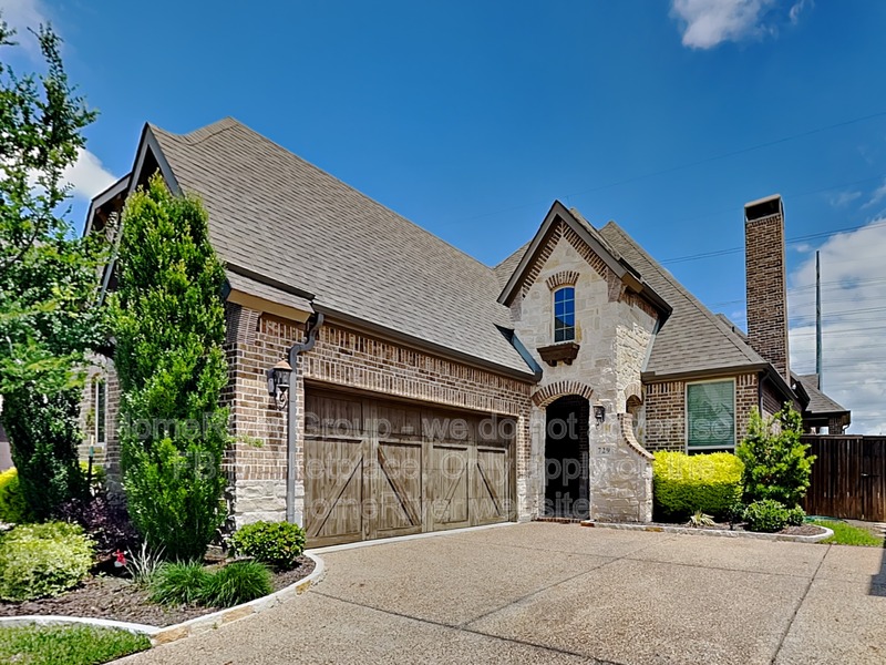 Lewisville House: 729 Royal Minister Blvd