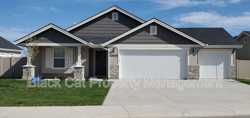 Star House: 10679 W New Berlin Dr