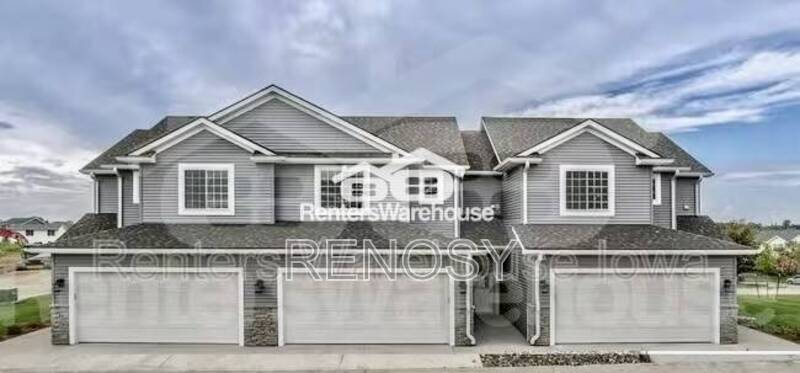 Des Moines Townhome: 7000 Lake Ridge Drive