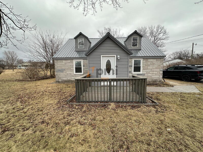 Merrillville House: 7457 Clay St