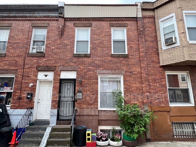 Philadelphia House: 638 E Cornwall St