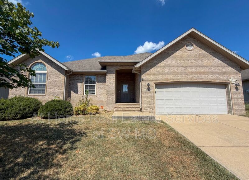 Springfield House: 5271 E Blaine