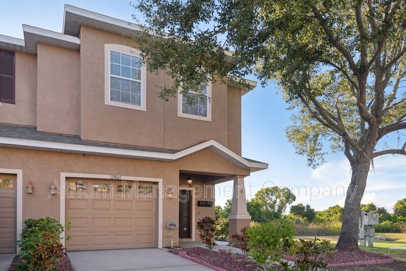 Riverview House: 12805 Avelar Manor Pl