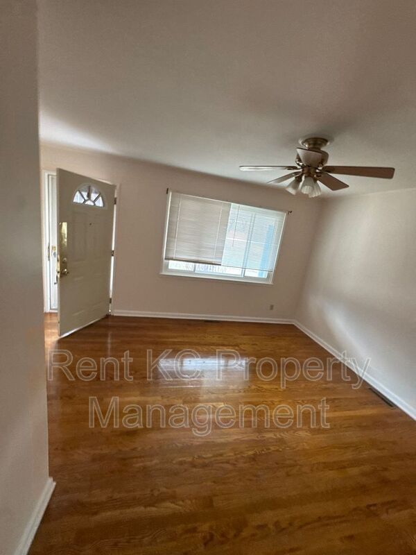 Raytown House: 11508 E 51st St
