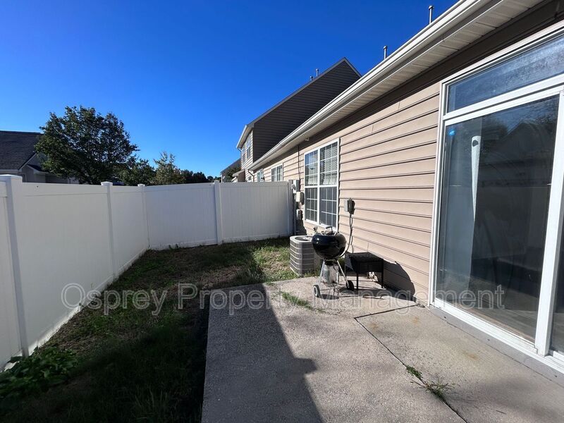3BR Townhouse Condo with Garage "ASK ABOUT OUR ZERO DEPOSIT" - Photo 6
