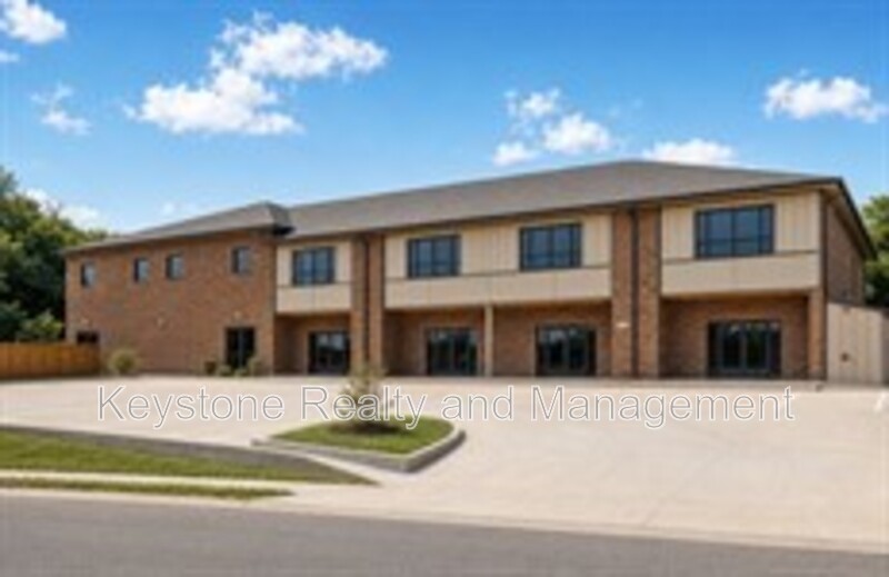 Clarksville House: 138 Center Point Dr.