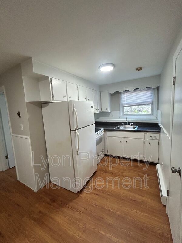 Cranston Condo: 45 Marlborough St