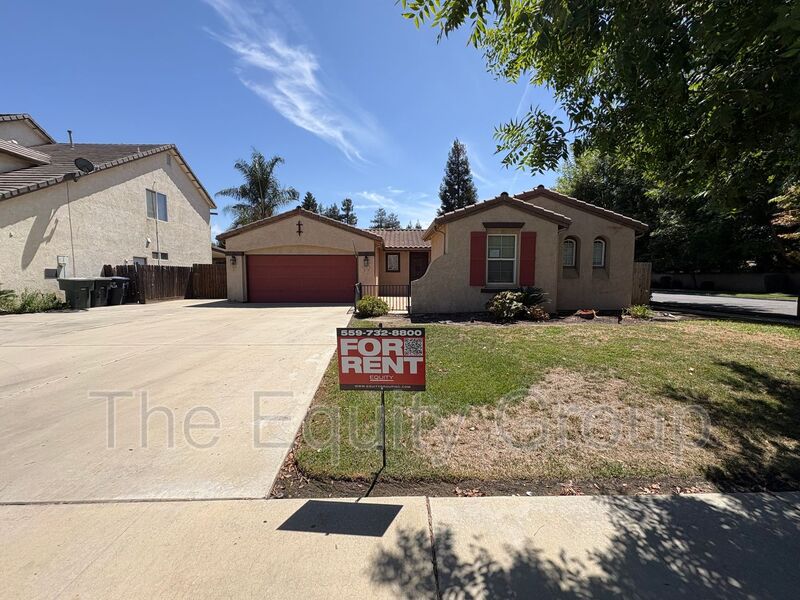 Visalia House: 4441 West Elowin Ave