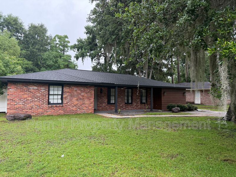 Savannah House: 1332 Grace Dr