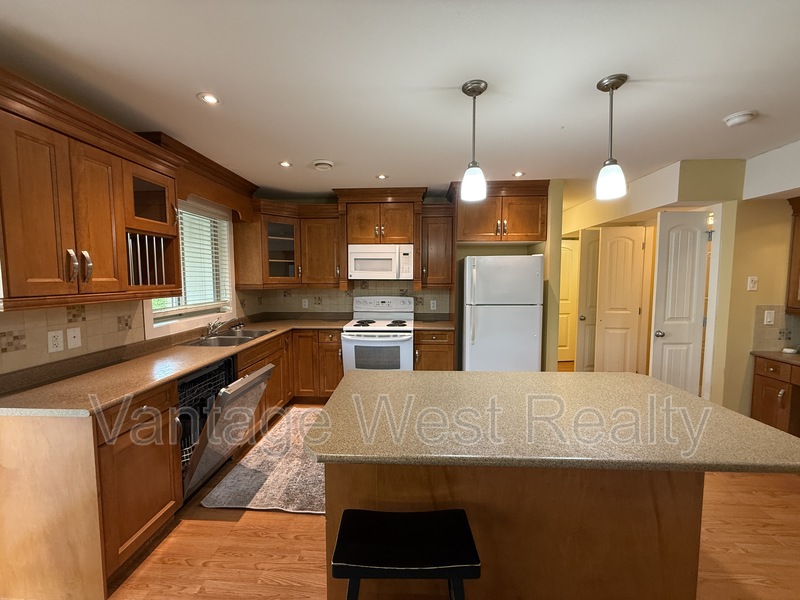 Kelowna Townhome: 1-372 Hartman Rd