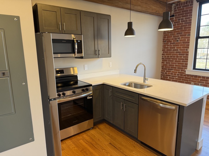 Jefferson Condo: 1665 Main St Unit C205