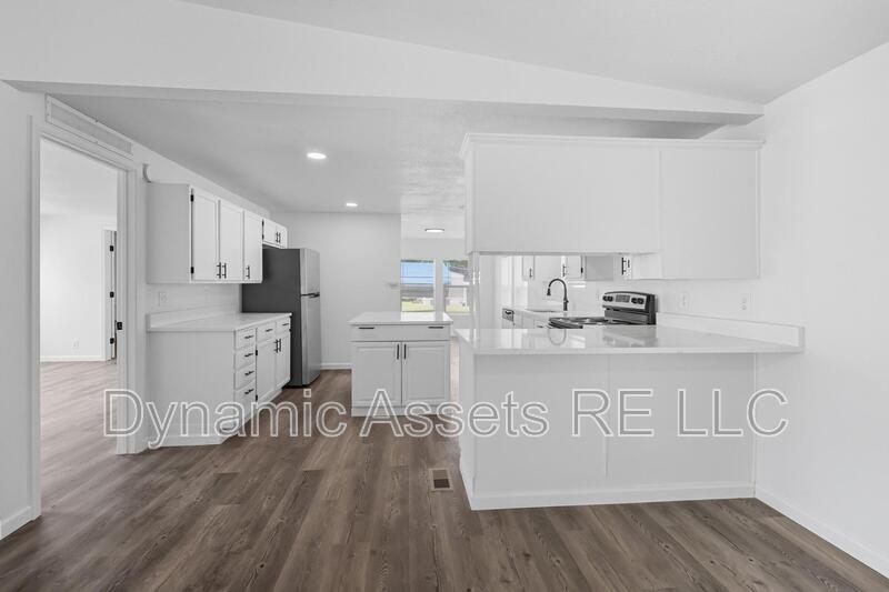 Frontenac House: 405 Falletti St