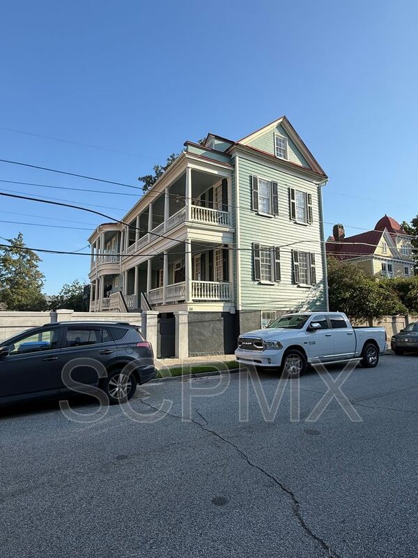 Charleston Condo: 38 Bull St