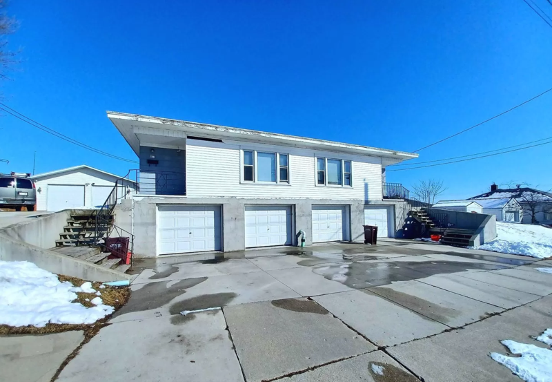 Manitowoc Condo: 411 - 413 N 5th St - 413 A